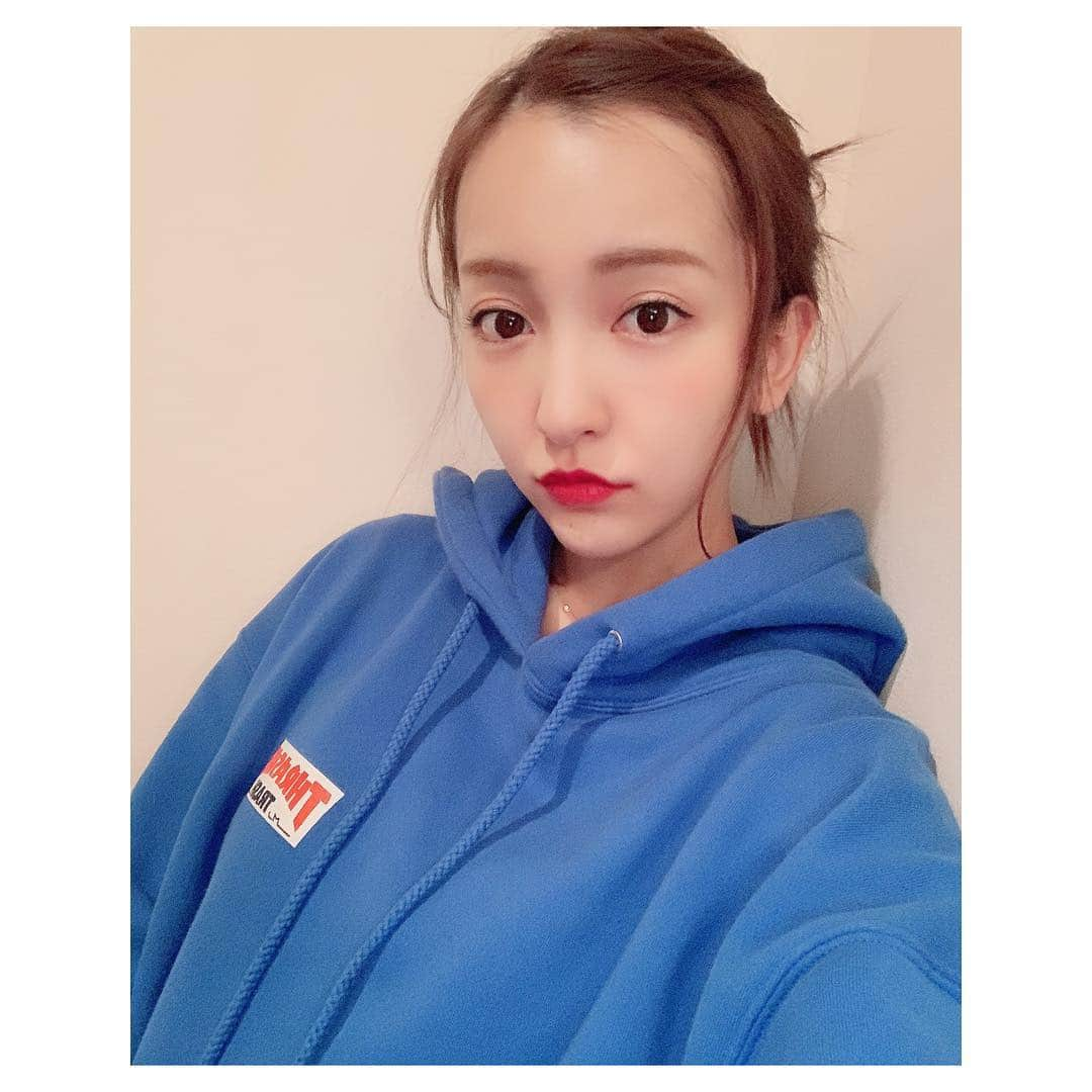 板野友美さんのインスタグラム写真 - (板野友美Instagram)「ぶるーまん💙  今日も1日お疲れ様でした*ˊᵕˋ* いい夢みてねっ✩ #友style」1月20日 23時01分 - tomo.i_0703