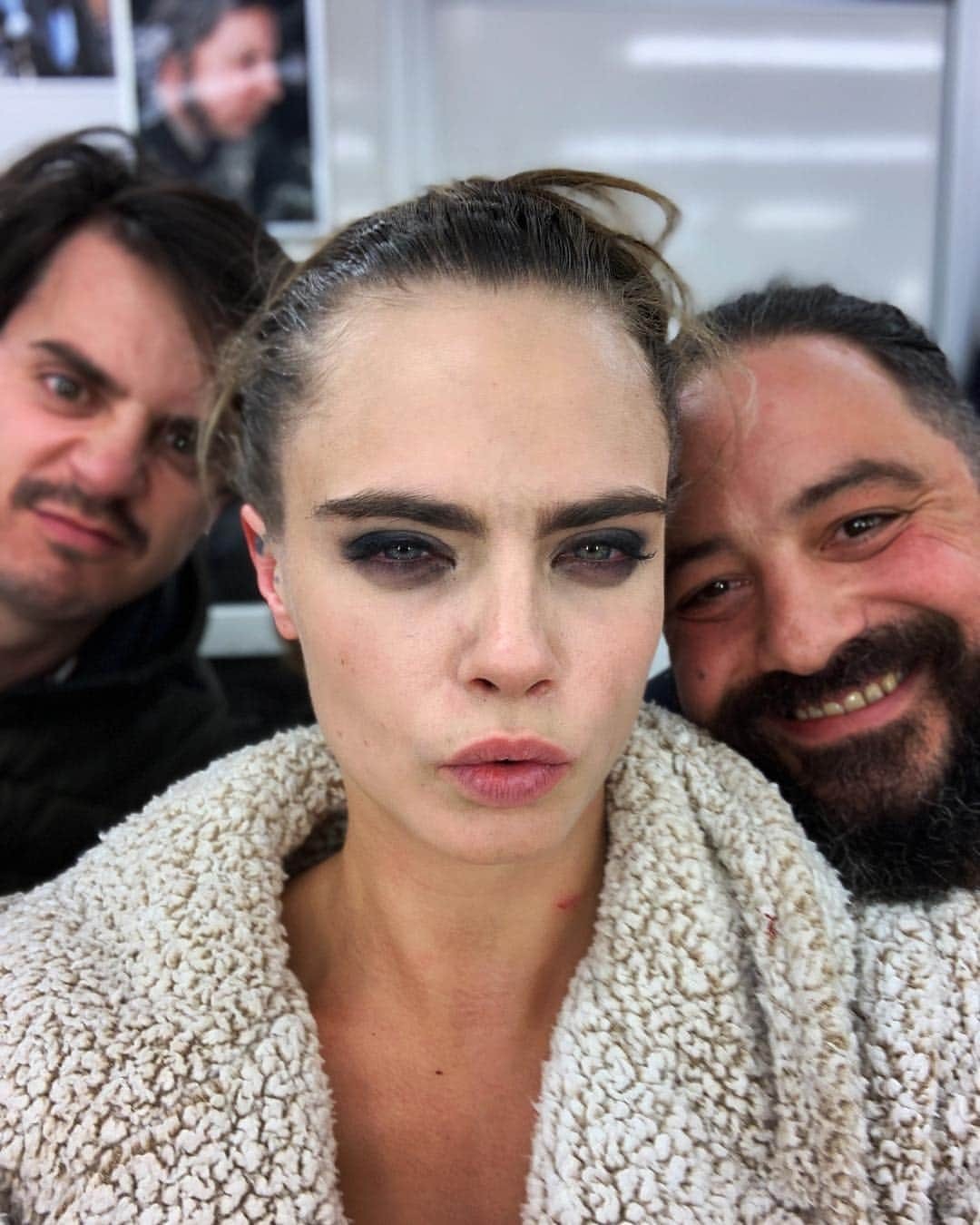 カーラ・デルヴィーニュさんのインスタグラム写真 - (カーラ・デルヴィーニュInstagram)「Ouch!!! This is what the last day looks like!!! This show has taught me so much about who I am, my limits, my strengths, my sensitivity and also about how lucky I am to do what I love most in the world. Being able to explore humanity and why people do what they do. Most importantly, how none of this show or anything I do would be possible without the people around me! I will never stop thanking the cast and ESPECIALLY crew of #CarnivalRow they work harder than you could ever imagine. They are my family and always will be. I love you guys!!! Till next time.... #vignettestonemoss @amazonprimevideo @legendary @stillkingfilms」1月20日 21時57分 - caradelevingne