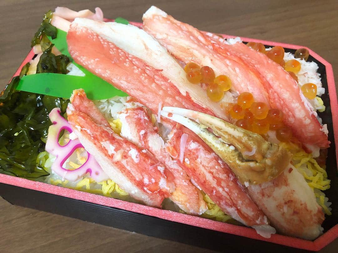 三宅智子さんのインスタグラム写真 - (三宅智子Instagram)「本ずわいまるごとのっけ飯 1890円(小樽駅) ＃京王駅弁大会2019」1月20日 21時53分 - tomoko1121m