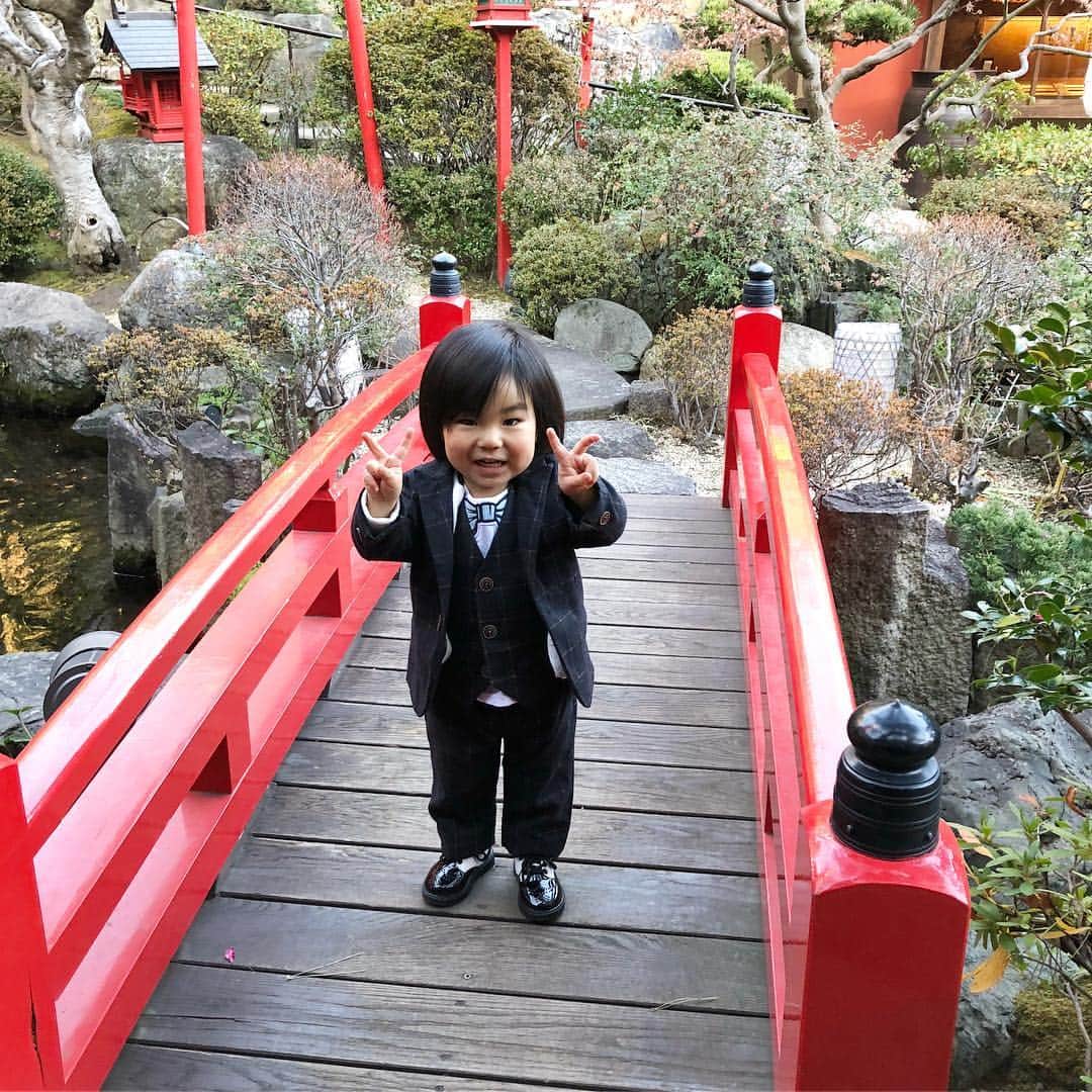 藤田裕樹さんのインスタグラム写真 - (藤田裕樹Instagram)「次男のお食い初めでした。  ちょっと奮発して、東京タワーの真下にある【とうふ屋うかい】さんに用意してもらいました。  見事な庭園と美味しいお料理で、次男より親が楽しんでしまいました。  そして厳かな雰囲気の中、鹿を被ってすいませんでした。笑  #鹿映え  #鹿stagram  #お食い初め  #とうふ屋うかい  #翁豆腐  #豆水とうふ  #ちゃんとして和食が久しぶり過ぎて  #夫婦で唸ってばっかりだった  #長男もただならぬ雰囲気と料理に緊張気味  #親を連れてきたいお店第1位  #なんのこっちゃわからん次男  #赤飯とか口にチョンチョンされる儀式  #大きくなれよ  #最後の写真は長男のお食い初めのときの #ほんとに良いお店でした  #世界平和」1月20日 22時51分 - fujiboy0730