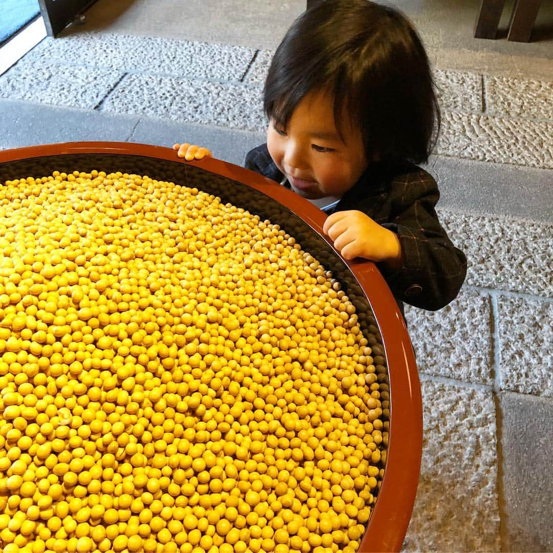 藤田裕樹さんのインスタグラム写真 - (藤田裕樹Instagram)「次男のお食い初めでした。  ちょっと奮発して、東京タワーの真下にある【とうふ屋うかい】さんに用意してもらいました。  見事な庭園と美味しいお料理で、次男より親が楽しんでしまいました。  そして厳かな雰囲気の中、鹿を被ってすいませんでした。笑  #鹿映え  #鹿stagram  #お食い初め  #とうふ屋うかい  #翁豆腐  #豆水とうふ  #ちゃんとして和食が久しぶり過ぎて  #夫婦で唸ってばっかりだった  #長男もただならぬ雰囲気と料理に緊張気味  #親を連れてきたいお店第1位  #なんのこっちゃわからん次男  #赤飯とか口にチョンチョンされる儀式  #大きくなれよ  #最後の写真は長男のお食い初めのときの #ほんとに良いお店でした  #世界平和」1月20日 22時51分 - fujiboy0730