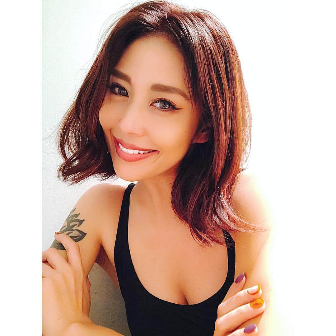 出浦寛子（HIROKO）のインスタグラム：「次どんな髪にしよう💖💇💈 . . . #detsuko #deurahiroko #出浦寛子 #hairstyle #髪型 .」