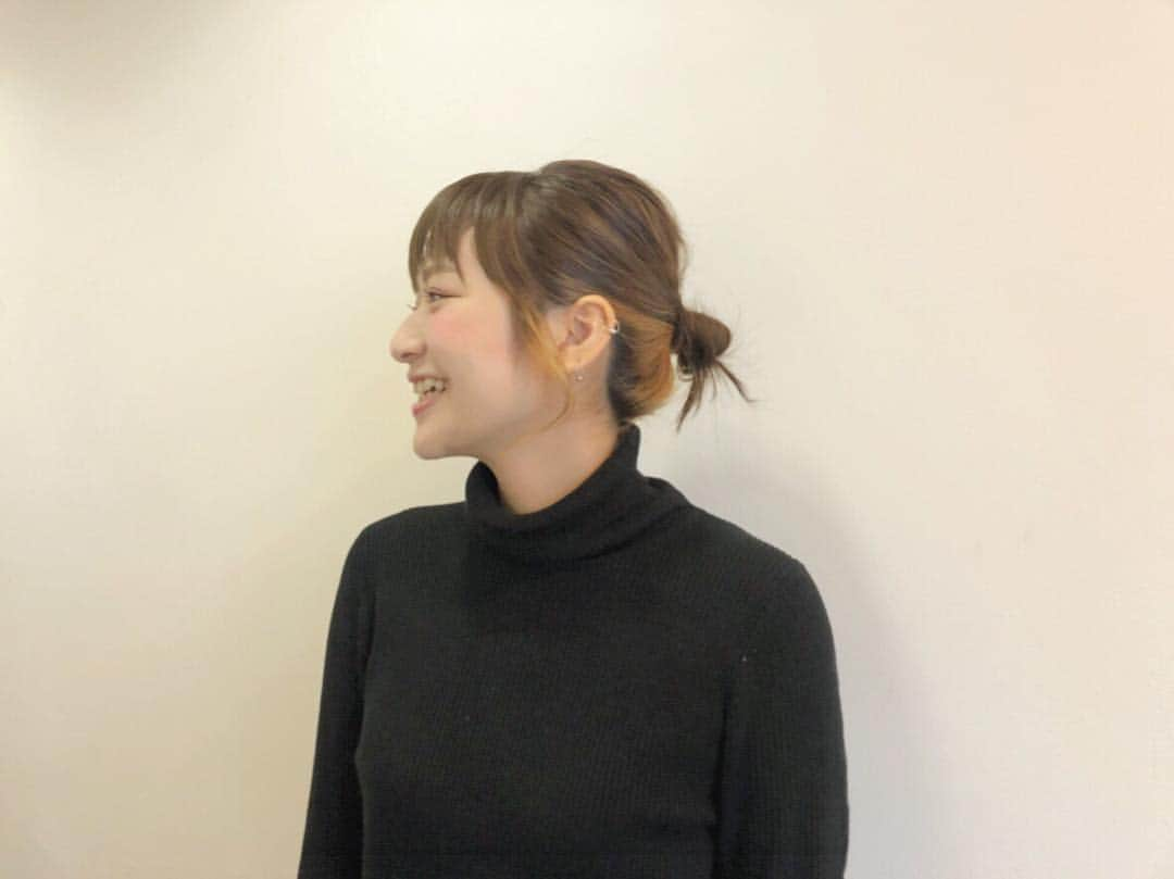 IMAGINE-hairさんのインスタグラム写真 - (IMAGINE-hairInstagram)「今回はスタイリスト佐々木からアシスタント田代の紹介  イマジンのアイドルといえば そう！田代茉央です！  とにかく明るくよく笑う(ゲラ)彼女は、話してるだけで元気をもらえます！  もちろん技術も抜群です ほぼ毎日遅くまでレッスンをしている努力が彼女の技術の安定性に繋がっていると思います！  特にヘッドスパがおススメです！ 癒しはもちろん、頭皮の状態やツボの押し方など細かいところまでカウンセリングし、リラクゼーション＋頭皮改善をお客様に提供してくれます！ 噂によるとゴッドハンドという名称もついてるいるそうなので是非一度、田代茉央のヘッドスパを受けにきてください！  田代から皆様に一言  リフトアップ効果も期待されていると最近さらに話題の 「ヘッドスパ」是非しましょう。！ 翌朝の目覚めがスッキリすると 嬉しいお声頂いてます♡  Instagram  スタッフブログ 　https://imtashiro.exblog.jp/ 【お問い合わせ先】 IMAGINE 梅田店 大阪市北区茶屋町1-52-2F tel:06-6292-8008 . IMAGINE 八戸ノ里店 東大阪市小阪3-3-16 tel:06-6786-5626  #梅田#茶屋町#サロン#美容室#ヘッドキュア#ヘッドスパ#アクアポリン#アクアバランス#スパ#マッサージ#眼精疲労#頭皮ケア#むくみ解消#EraL#イーラル」1月20日 14時42分 - imagine.365.359