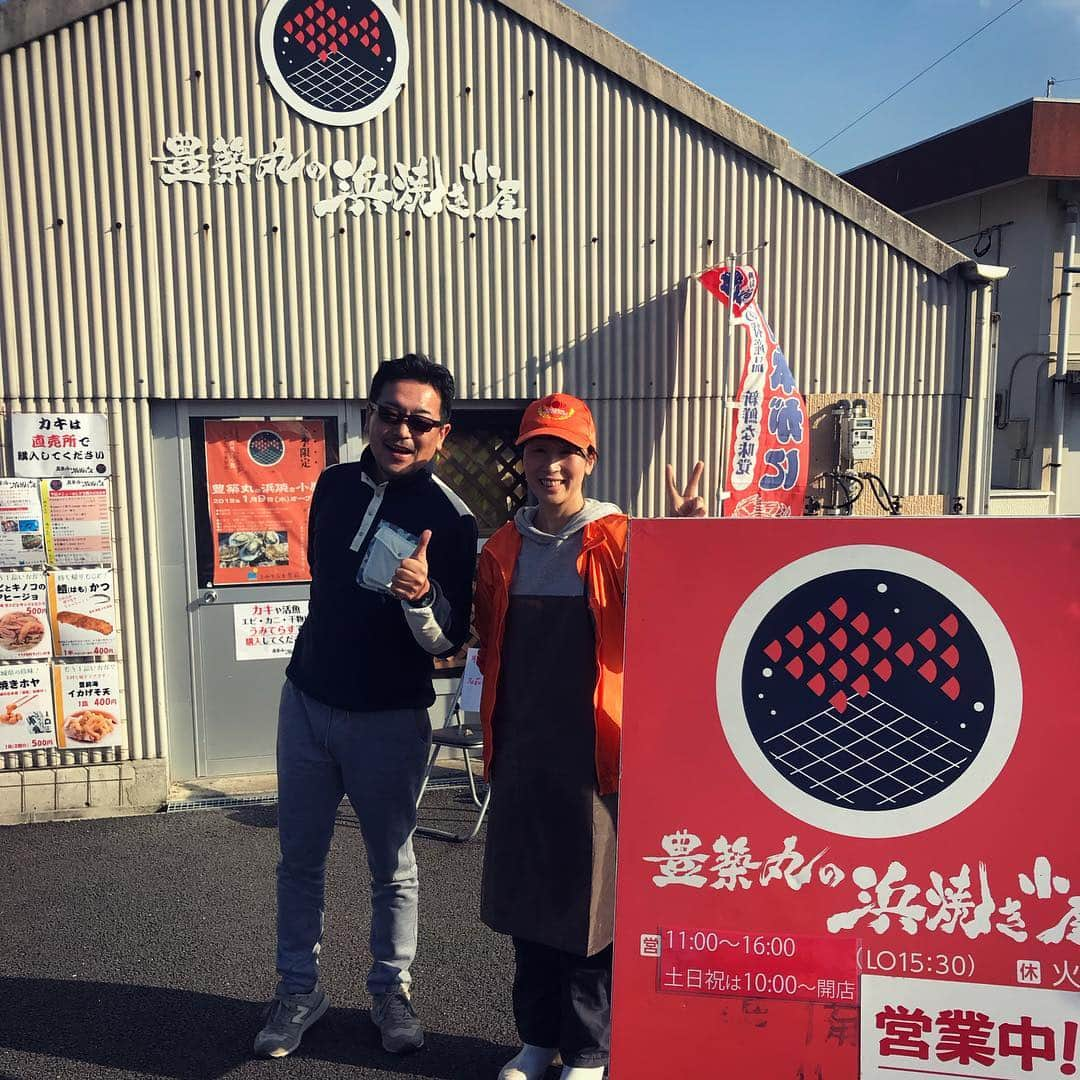 TOGGYさんのインスタグラム写真 - (TOGGYInstagram)「豊前うみてらすにてシーフードBBQ🦐  初代CROSS FMファーム管理人だったサトミさんと10ヶ月ぶりのご対面！  #toggy #buzen #fukuoka #japan #seafood #bbq #bluecrab #oyster #blueseacucumber #umiterasu」1月20日 16時47分 - dj_toggy