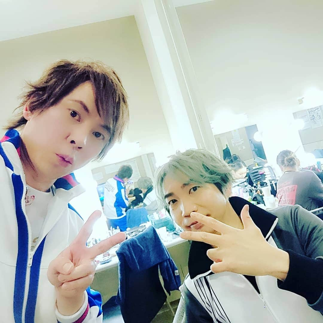 置鮎龍太郎さんのインスタグラム写真 - (置鮎龍太郎Instagram)「油断せずに #眼鏡s！  そして、#跡部 ！  夜公演も、#油断せずに行こう ！  #テニプリ #ベストフェスタ #木内秀信 #津田健次郎 #置鮎龍太郎 #諏訪部順一」1月20日 17時13分 - chikichikiko