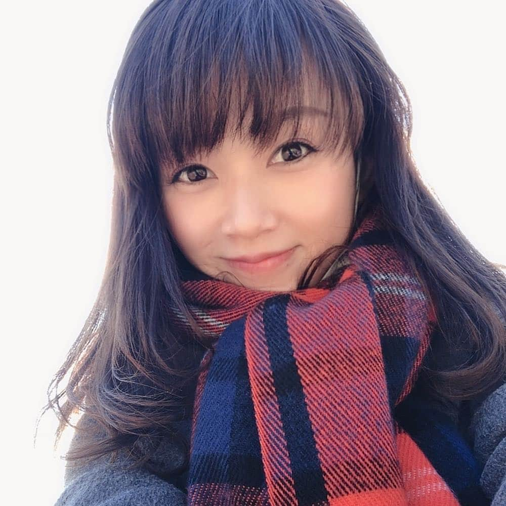 岡部玲子さんのインスタグラム写真 - (岡部玲子Instagram)「今日は暖かかった〜っ☺️ 子供達とちょっとだけ公園へ✨ 息子は自転車をお借りしてサイクリングコース🚴‍♂️ そろそろこのくらいの20インチか22インチの自転車にしてあげないと…流石に16インチはもう可哀想だなと😅 試しに乗ってみてよかった〜っ💨 娘はお兄ちゃんのボールとリュックを背負ってご機嫌‼️ 何でもお兄ちゃんと同じことをしたいのです☺️ 最後の写真はSNOWで撮られていた写真📸 なんだか2人とも顔がちょっと違うけど…😁💦記念に保存📱✨ なんだかんだで1日が終わり〜っ💨  競馬は東海ステークスだけ当たったけれど😅AJCCはダメだった…😭 #岡部玲子 #子育て #主婦 #アラフォーママ #タレント #レポーター #子育て奮闘中 #競馬キャスター #39yearsold #公園day #前髪が定まらない #抜け毛が激しい #mama #talent #reporter #instagood #f #japanese #winter #happylife #love #horseracing #announcer」1月20日 18時04分 - reiko_okabe