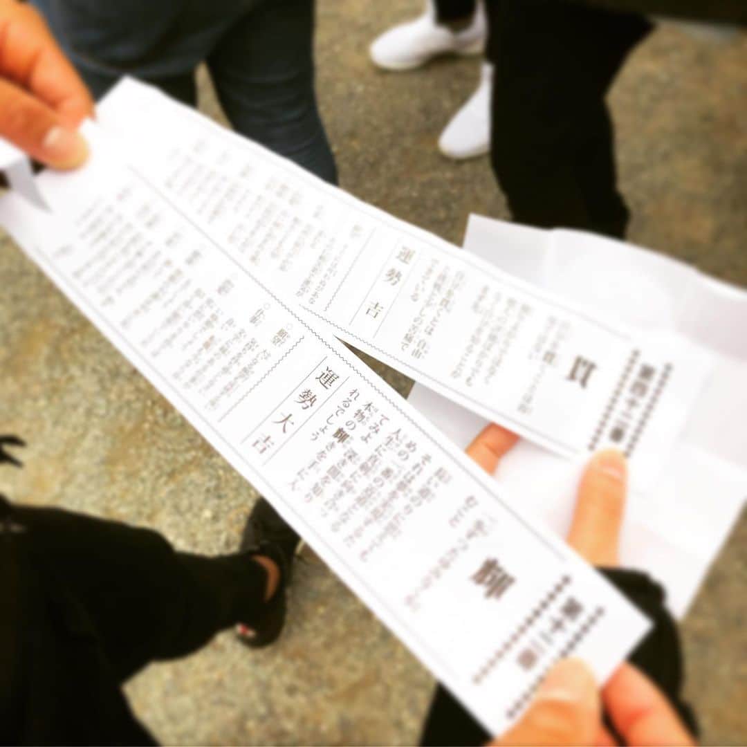 のインスタグラム：「今更投稿🙊 2019年はじまってだいぶ経ちますが今年もよろしくお願いします🙇‍♀️♡ 最近大吉は出てません← 今年は吉← まあ良いかなw 2枚目はくるもんが作ってくれたやーつ👯‍♀️👯‍♀️ . . . #あけおめ #2019 #また今年も始まった #今更 #よろしくね #おみくじ #吉 #ディズニー #朝限定 #パンケーキ #まじで美味い #また行きたい  #とりあえず #2019年1発目投稿」