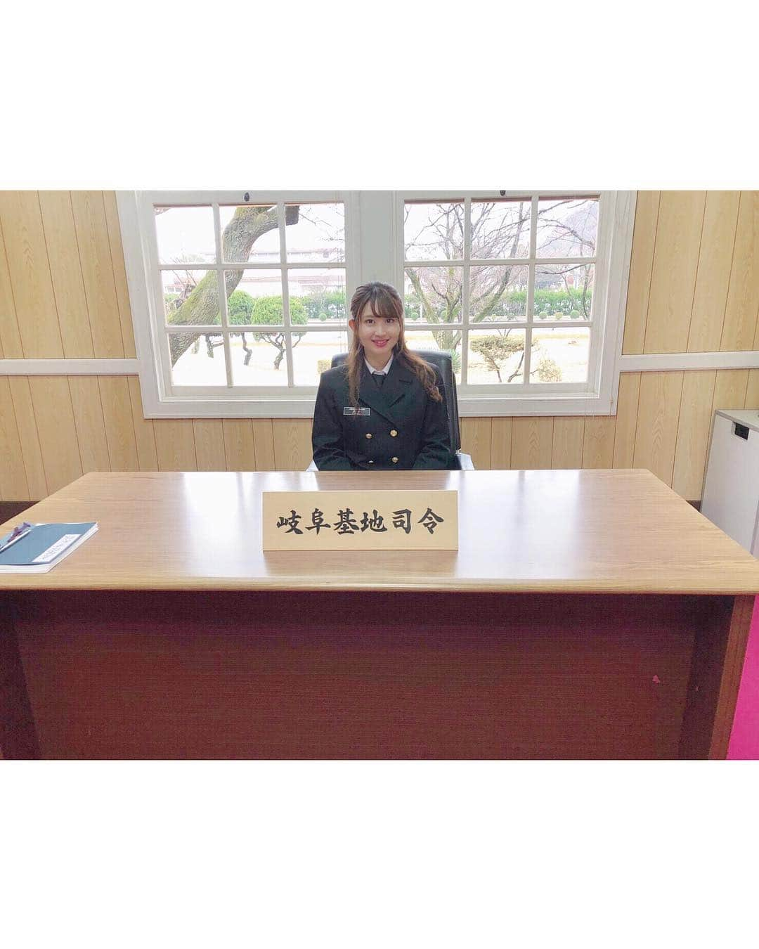 沢井里奈さんのインスタグラム写真 - (沢井里奈Instagram)「♡ . 今日は新任の自衛官の方々へ送る ビデオメッセージのロケに 行って来ました☺️💓💓 . 普段は立ち入る事の出来ない 滑走路や管制塔に行かせて頂いたりと 初めての経験や知る事がたくさんで、 とても貴重で有意義な時間でした！！ . 私が着用させて頂いたのは 海上自衛官の制服です🚢💝 . 写真は許可を頂いています📷🌹🌸 . . ご飯が美味しすぎました🤤🤤🤤💕💕 空上げ(からあげ)最高でした🥺❤️ . #costume #coordinate #fashion #love #photogenic #instagood #instagramjapan #japanesegirl #自衛隊 #自衛官 #陸上自衛隊 #陸上自衛官 #海上自衛隊 #海上自衛官 #航空自衛隊 #航空自衛官 #飛行機 #滑走路 #管制塔 #岐阜基地 #岐阜 #コスチューム #制服 #沢井里奈」1月20日 19時20分 - sawairina