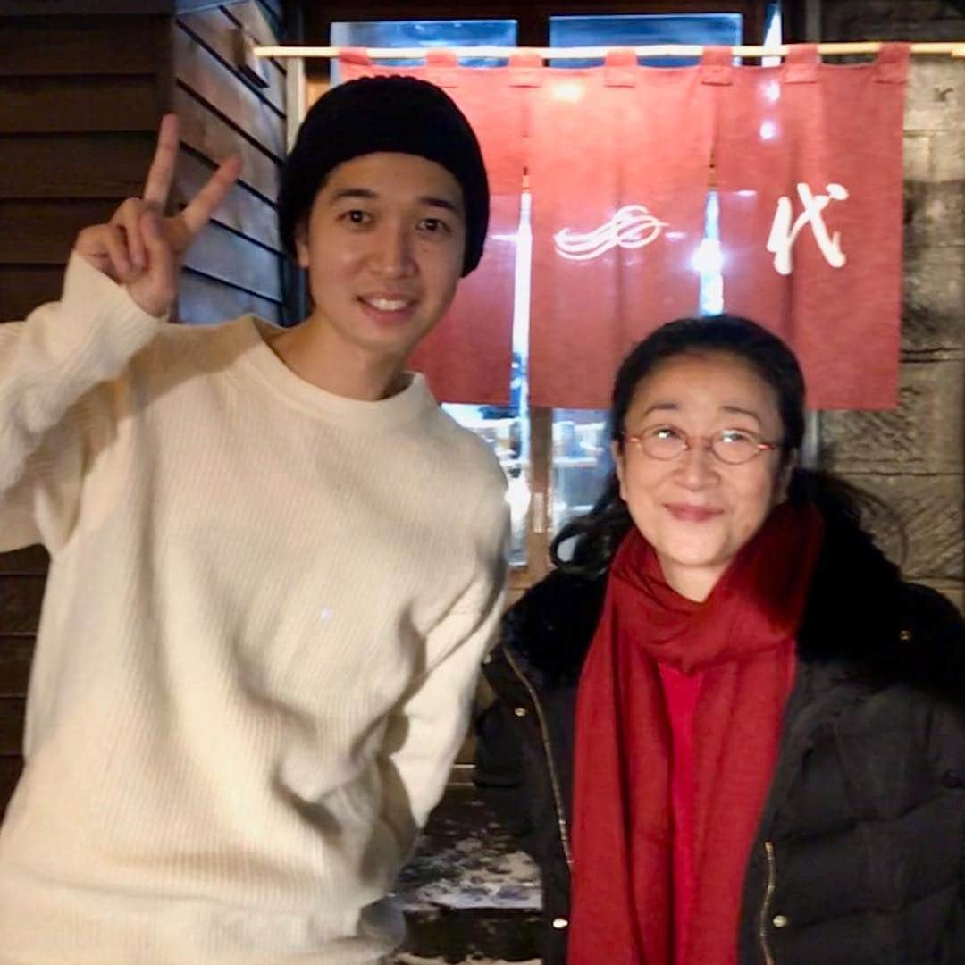 のインスタグラム：「撮影してます。北海道で。 ご一緒している木野花さんとラーメンを食べました。」