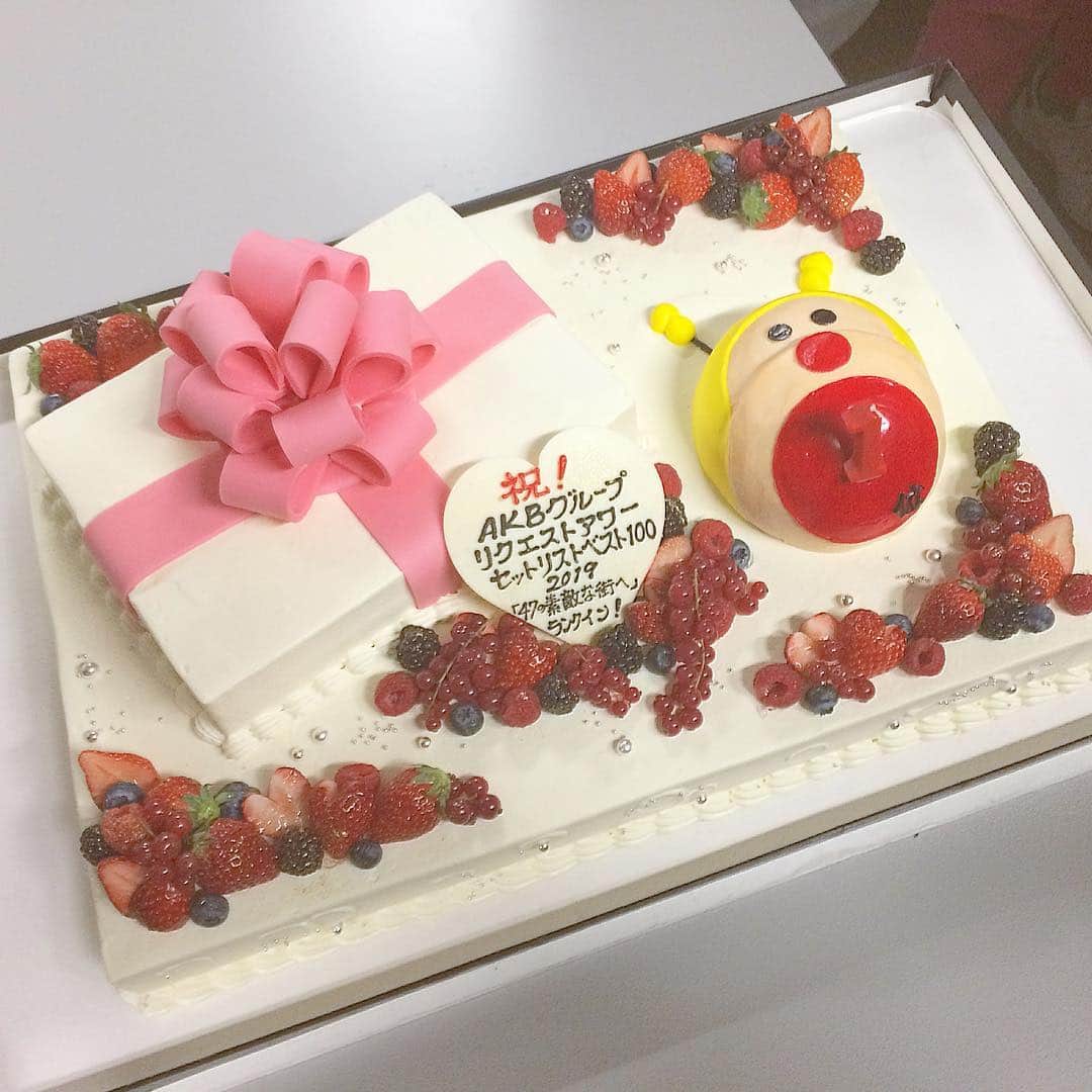 宮里莉羅のインスタグラム：「AKB48グループ リクエストアワーセットリストベスト100 2019 「47の素敵な街へ」が遂に1位を取る事が出来ました。 いつも応援してくれる、ファンの皆さんのおかげです☺️ 本当に本当にありがとうございます。 感謝。  #47の素敵な街へ #チーム8 #エイトくん」