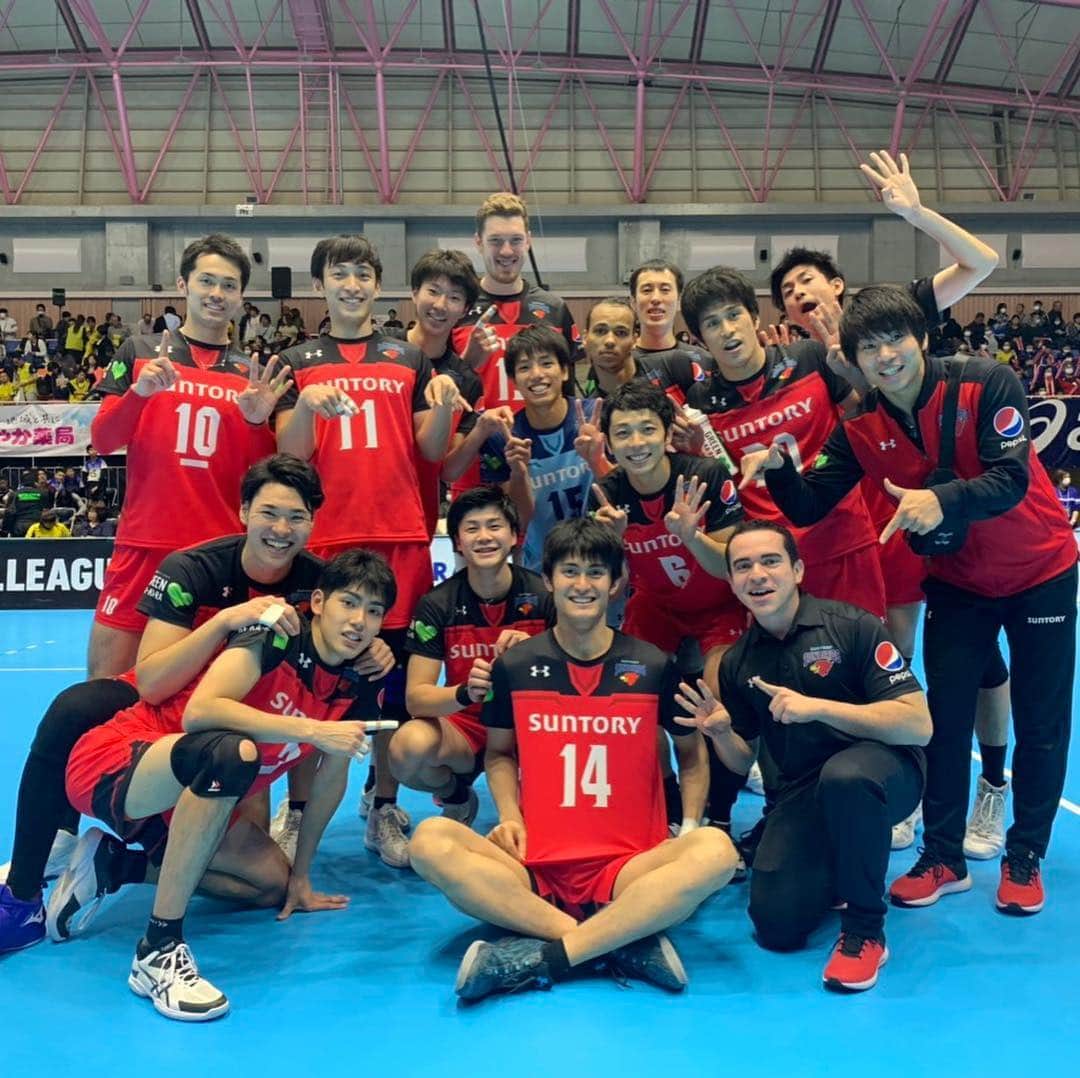 のインスタグラム：「沖縄大会 2leg最終戦は勝利で終わることができました。 いろいろ、アクシデントはありましたが、チーム一丸となって戦えました！ 応援ありがとうございました♪ まだ試合は続くので、引き続き熱い声援をよろしくお願いします♪ #サンバーズ  #14勝目 #沖縄はええところ #海が綺麗 #喜入祥充」