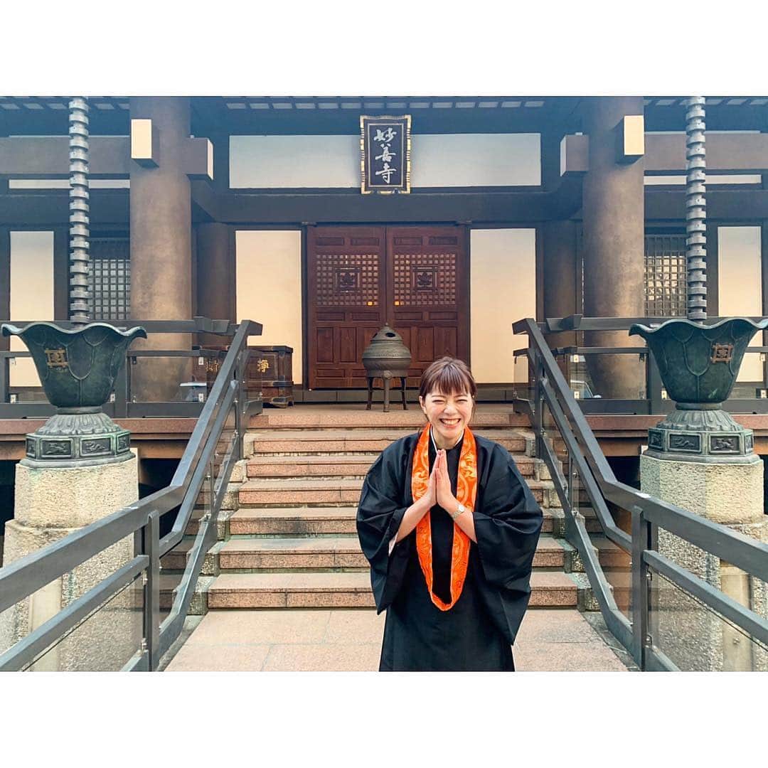のインスタグラム：「* Abema的ニュースショーありがとうございました☺️💓 今週はたくさんロケに出ました。 少しずつ振り返っていきます！ まずは、 「僧衣でできるもん！」 . 会社から歩いてすぐのところにある“妙善寺”さんにお邪魔しました。 僧衣は想像以上に楽チン！💓 久しぶりにダンスもして、 僧衣を着ながらたくさん汗をかきました🥵笑 先週放送できず、お待たせしてしまいすみませんでした😔  この後24時24分からの やべっちF.C.もよろしくお願いします⚽️💓 今日はスタジオにゲストが！🤭 * #Abema的ニュースショー#僧衣でできるもん#僧衣#妙善寺#恋するフォーチュンクッキー#usa#ダンス#縄跳び#バランスボール#ツイスター#卓球#dance#tabletennis#abematv #三谷紬#テレビ朝日#アナウンサー」