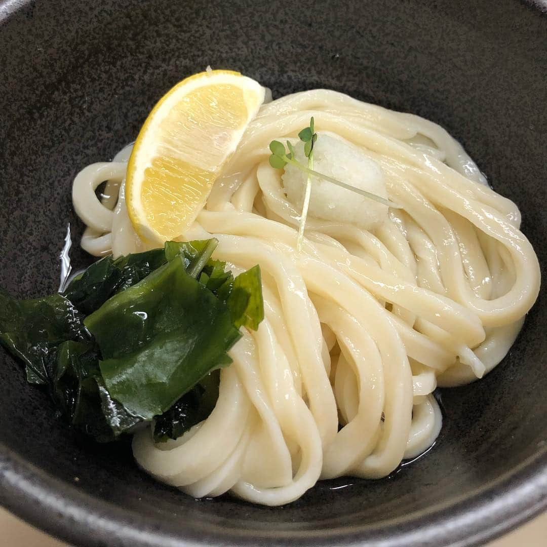 DUTTCHさんのインスタグラム写真 - (DUTTCHInstagram)「楽屋で本場のうどんを頂きました。  うわさの麺蔵‼️ ありがとうございました。  メンバー大興奮でした。  感謝。  #うわさの麺蔵」1月20日 20時58分 - uzmkduttch