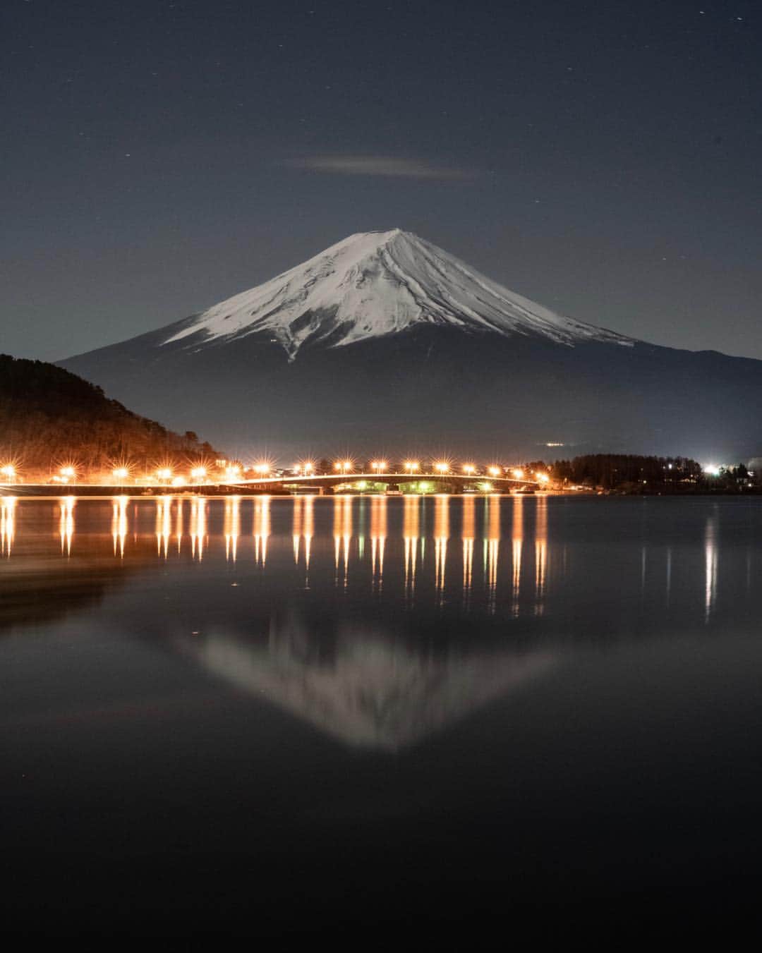 のインスタグラム：「1068 河口湖 . Yamanashi, Japan 山梨県 . #japanfocus #jp_gallery #instagramjapan #ig_japan #wu_japan #wu_asia #worldunion #theworldshotz #igersjp #team_jp_ #team_jp_東 #山梨県 #team_jp_skyart  #mtfuji #Japan #Yamanashi  #natureaddict Mt. Fuji Yamanashi, Japan #Lovers_Nippon #東京カメラ部#japan_night_view #japan_night_view_member #1xPicoftheDay #ig_phos phos #夜景ら部 #写真好きな人と繋がりたい #bestjapanpics #photo_shorttrip #sonyworldclub」