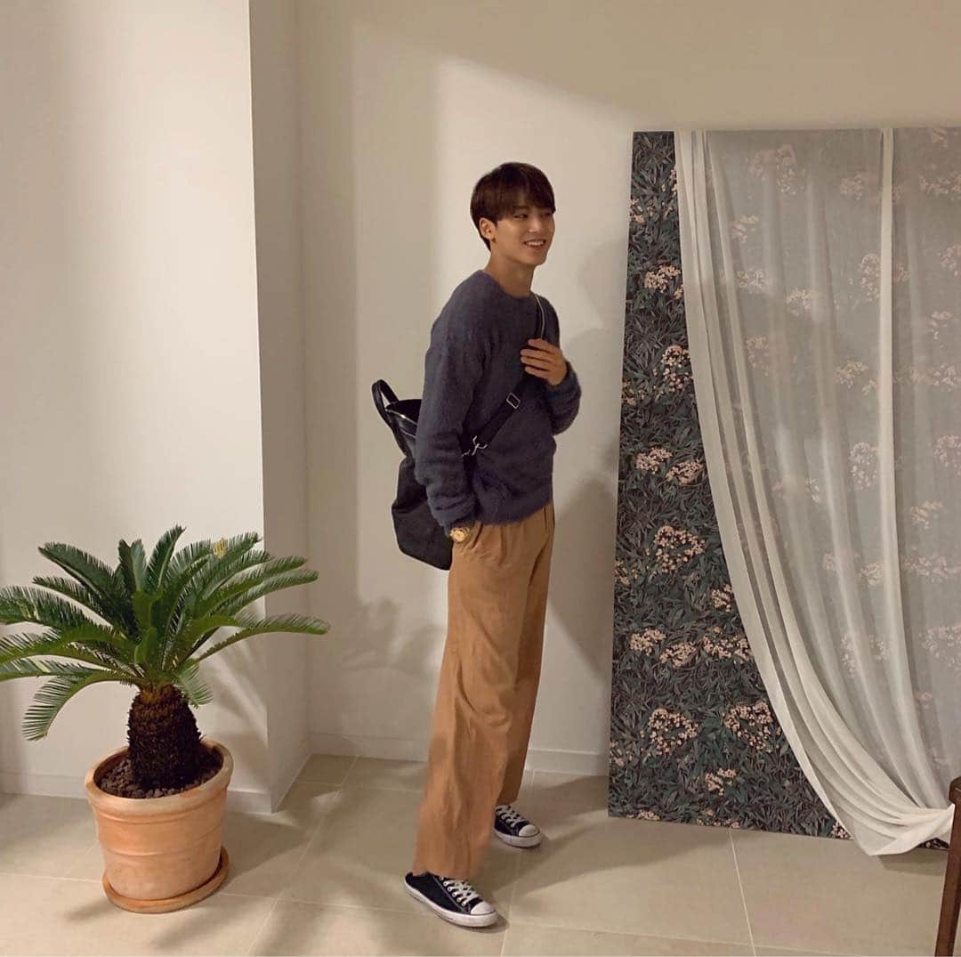 ミンギュのインスタグラム：「Comeback D-1💜 #YMMD #seventeen #home」