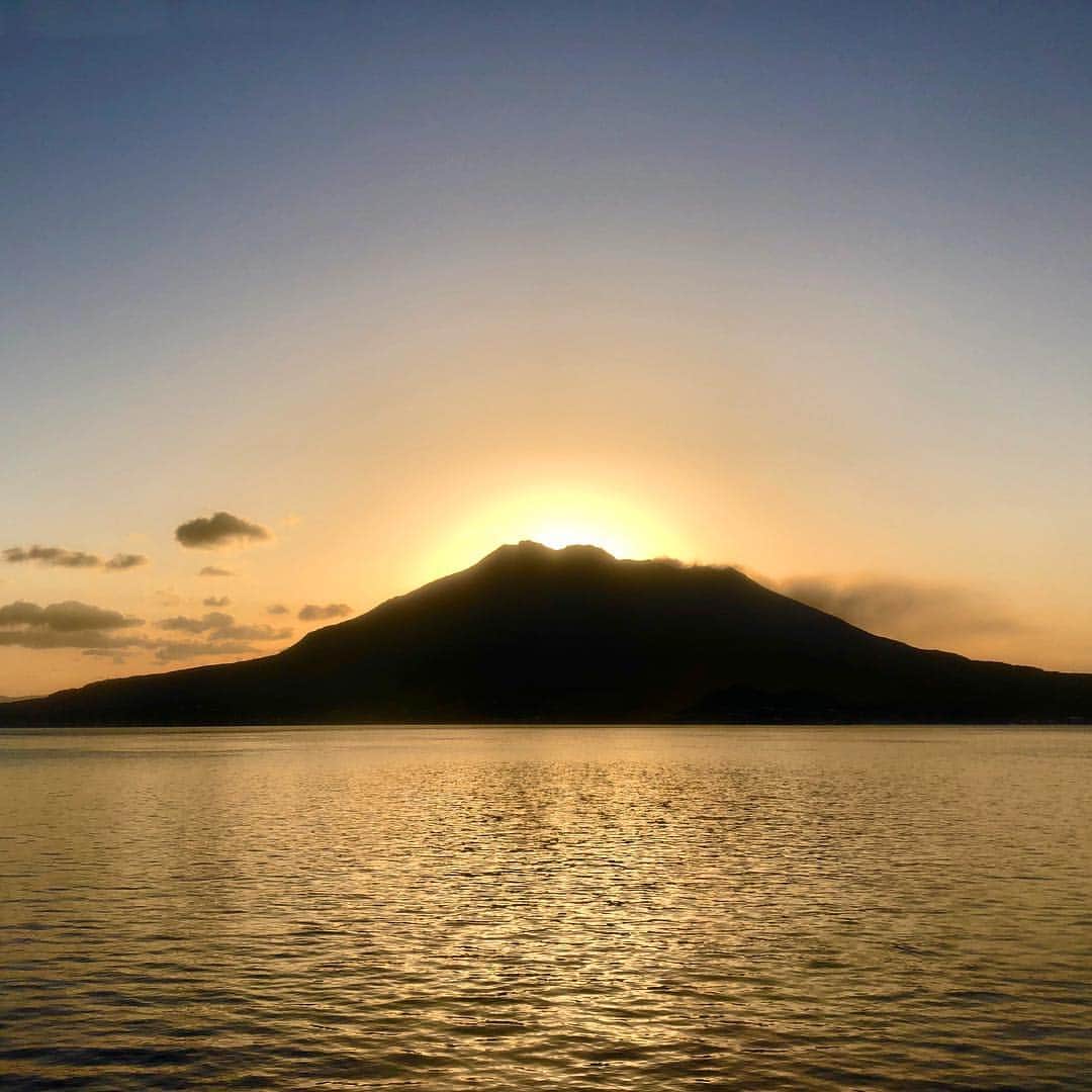 のインスタグラム：「鹿児島にて早朝から鉄。景色やばい」