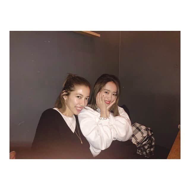近藤千尋のインスタグラム：「一日中友達といた日💗🥰 リフレーーーッシュ🙆‍♀️ 落ち着く場所、友達は 長年変わらないなぁ。。。☕️✨ 明日からまた頑張りましょう❤️ #おむつポーチが写ってる  #ajugaのです ❤️」