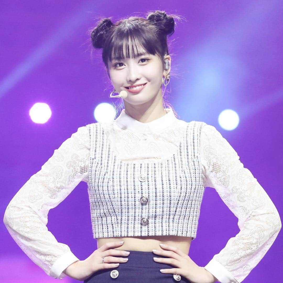 モモさんのインスタグラム写真 - (モモInstagram)「♡ [Fantaken] 190119 - Music Bank in Hong Kong -  #MOMO #트와이스 #모모 #平井もも #もも #TWICE © peachtoktok」1月20日 23時40分 - momojype