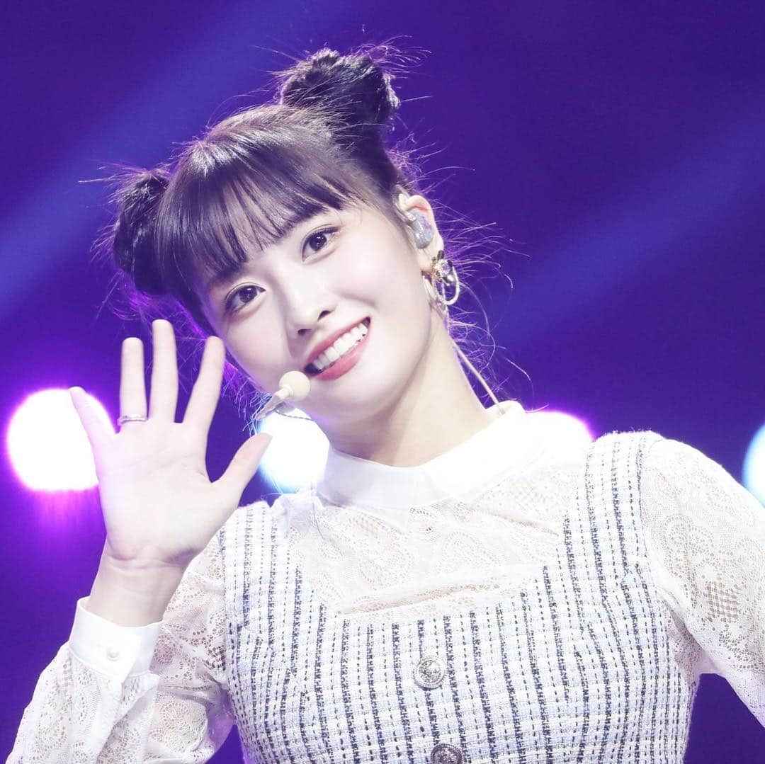 モモさんのインスタグラム写真 - (モモInstagram)「♡ [Fantaken] 190119 - Music Bank in Hong Kong -  #MOMO #트와이스 #모모 #平井もも #もも #TWICE © peachtoktok」1月20日 23時40分 - momojype