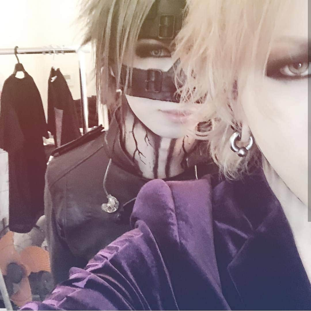 the GazettEさんのインスタグラム写真 - (the GazettEInstagram)「Ruki & Reita #thegazette #new #newphoto #newpic #aoi #uruha #kai #jrock #japan #tokio #2019 #ruki #reita #japanrock #gazerockisnotdead #pscompany #ninth #jmusic #band」1月21日 2時53分 - the_gazettephoto