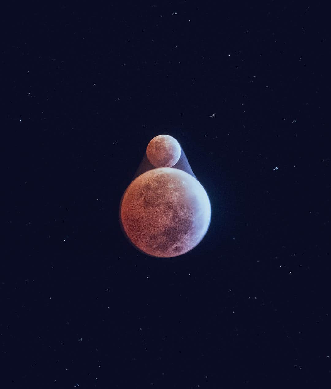 Cole Riseのインスタグラム：「super moon super zoom! changing the focal length over a five second exposure gets some interesting results #dearmoon #moonart」