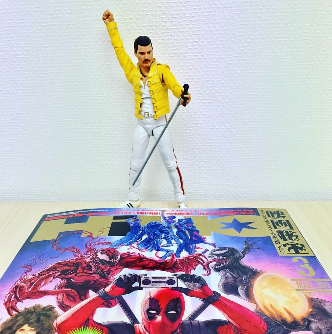 映画『ボヘミアン・ラプソディ』公式のインスタグラム：「. ⚜パブリシティ情報✨ . 本日発売の「#映画秘宝」3月号の「2018年ベスト＆トホホ10」企画に、『#ボヘミアンラプソディ』がランクイン❗ . 160名超の識者が選んだランキングのはたして何位にランクインしたのか⁉　ぜひご購入の上、お確かめ下さい‼ . #ボヘミアン胸アツ #bohemianrhapsody#bohemianrhapsodythemovie #Queen #クイーン #ilovequeen #freddiemercury #フレディマーキュリー #映画 #movie #大ヒット上映中」