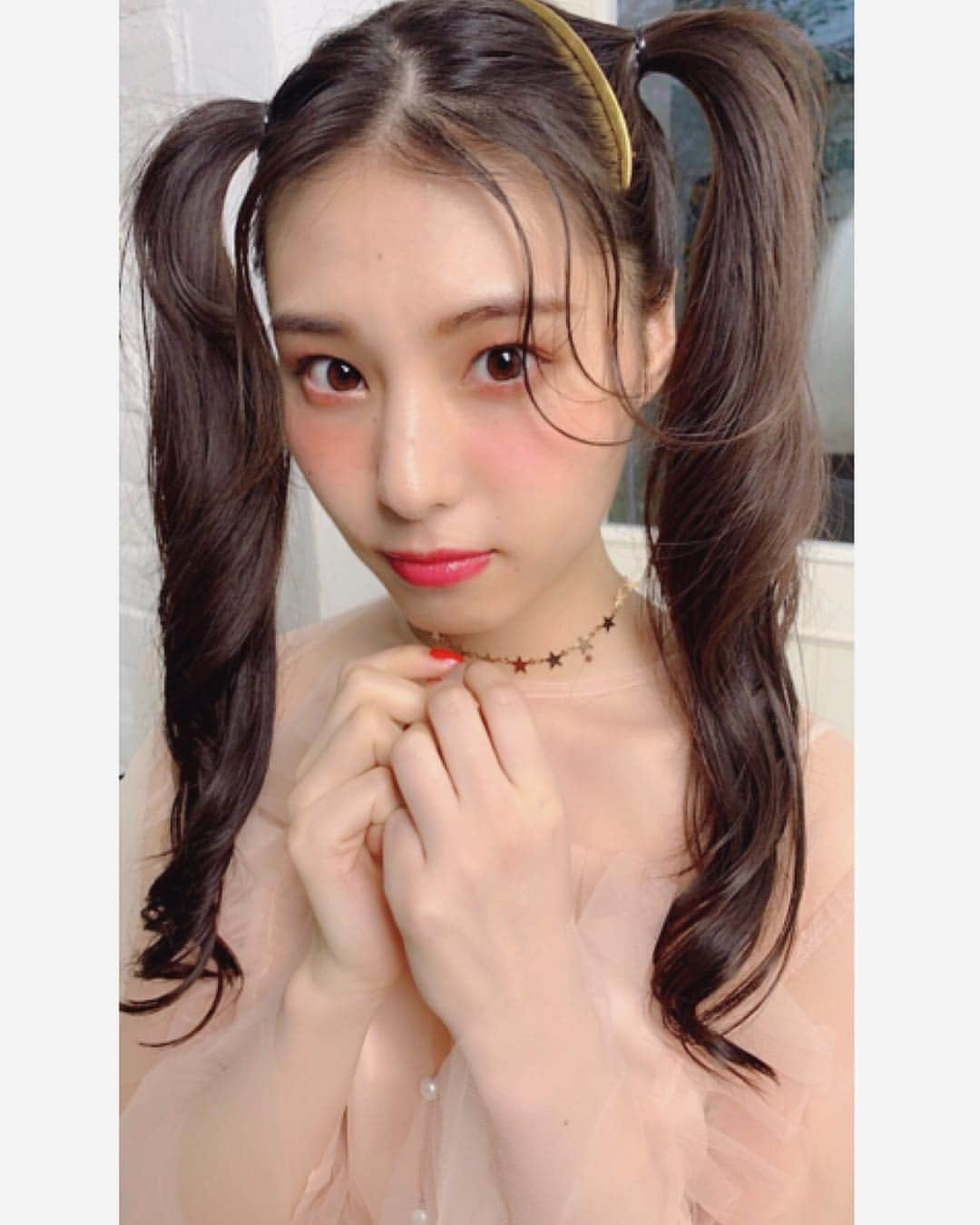 相楽伊織さんのインスタグラム写真 - (相楽伊織Instagram)「． 🧸🎀💌 #larme #ツインテール #好き …?」1月21日 9時26分 - _iorisagara264_