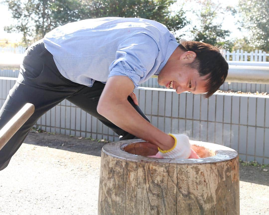 鹿島アントラーズさんのインスタグラム写真 - (鹿島アントラーズInstagram)「恒例の餅つき！  Making rice cakes together!  #鹿島アントラーズ #kashimaantlers #jリーグ #jleague #餅つき #安西幸輝 #kokianzai #山口一真 #kazumayamaguchi #関川郁万 #ikumasekigawa #小田逸稀 #itsukioda #沖悠哉 #yuyaoki #永木亮太 #ryotanagaki #三竿健斗 #kentomisao #犬飼智也 #tomoyainukai #鈴木優磨 #yumasuzuki #有馬幸太郎 #kotaroarima」1月21日 9時47分 - kashima.antlers