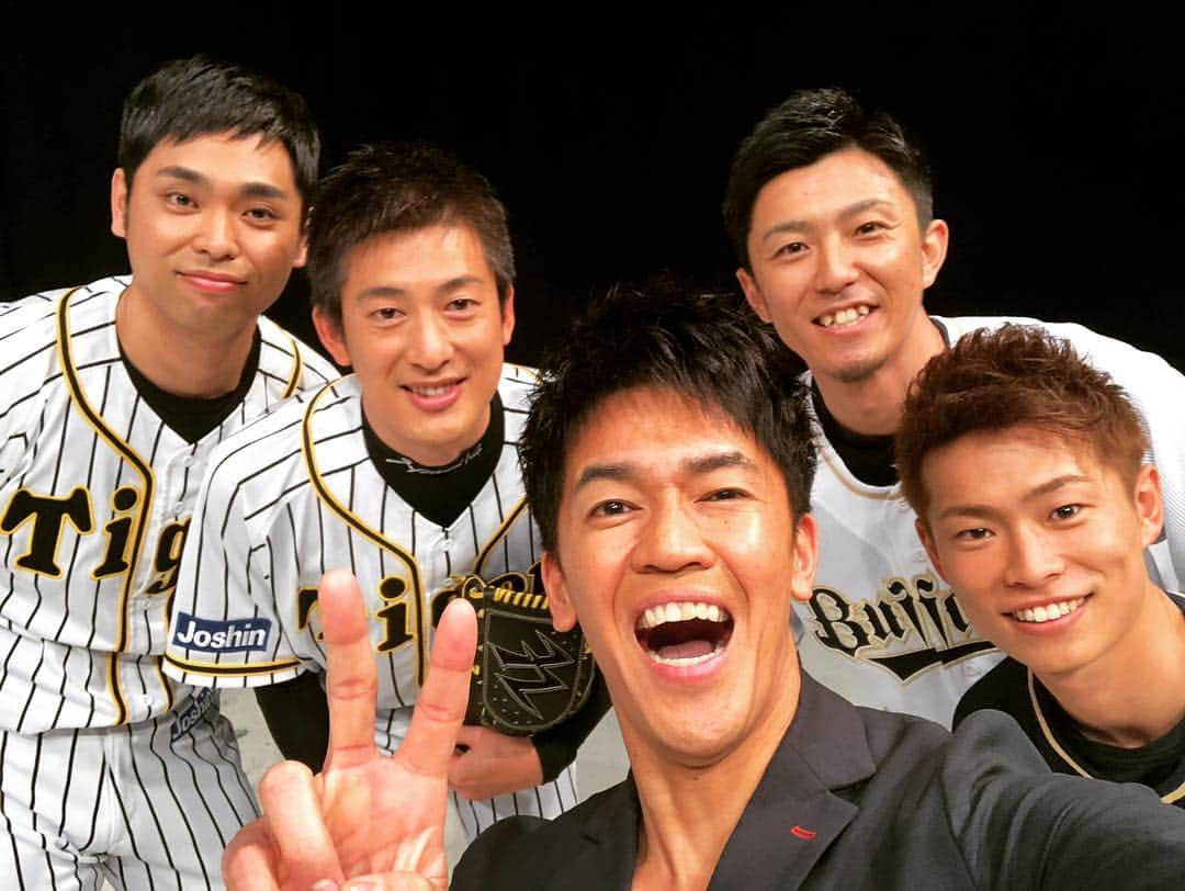 山岡泰輔さんのインスタグラム写真 - (山岡泰輔Instagram)「. . スポーツ内閣の収録に増井さんと行ってきました😆✌️ 皆さんはじめましてだったけど良い人ばっかりで楽しかったです🙇‍♂️ . . 放送は1月30日23:56〜からです😊 是非皆さんご覧ください🙆‍♂️ . . #orixbuffaloes #阪神タイガース #スポーツ内閣 #関西対決 #負けられない戦い #毎日放送 #収録 #武井壮 #ブラマヨ小杉 #稲村亜美 #青木愛 #岩本勉 #能見篤史 #桑原謙太朗 #増井浩俊 #山岡泰輔 #みんな良い人 #野球 #プロ野球 #ベースボール #baseball #甲子園 #京セラドーム」1月21日 11時29分 - yamaokataisuke__official