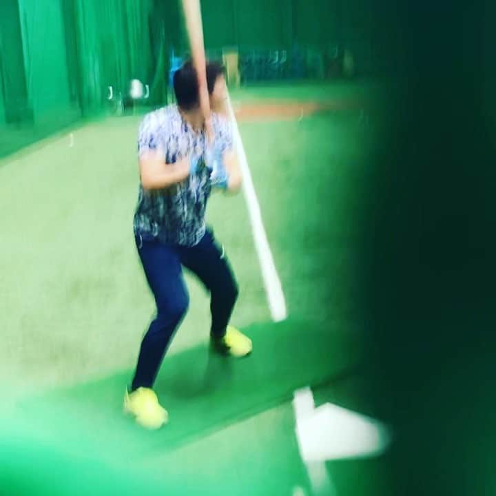 北條史也のインスタグラム：「バッティング練習 でもムカつく！ #中谷将大#黒い」