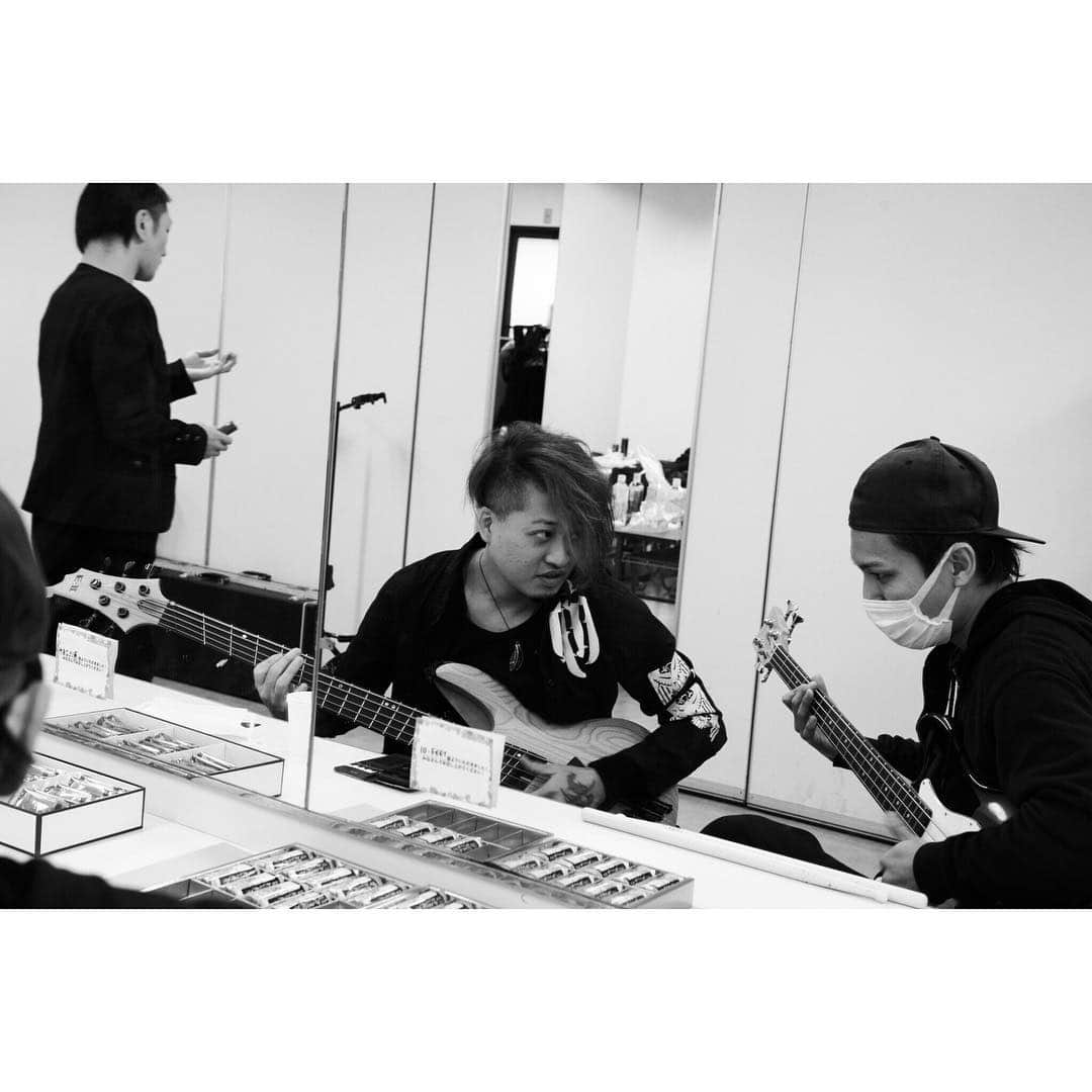 侑威地さんのインスタグラム写真 - (侑威地Instagram)「MUSIC ZOO WORLD@神戸ワールド記念ホール  photo by ＠ninjajon  #rottengraffty #ズーワル」1月21日 13時16分 - yuichi_rotten