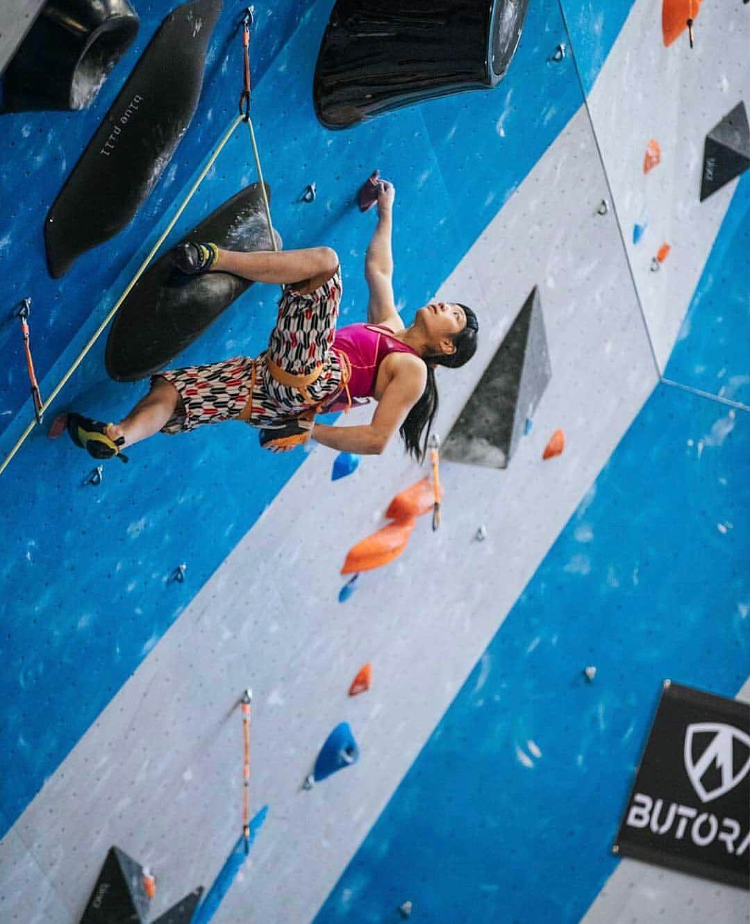 白石阿島さんのインスタグラム写真 - (白石阿島Instagram)「Finished a long weekend of competing here in Salt Lake City. It was an honor to be able to compete at this historical event. The combined format was pretty grueling but very exciting to participate in :)) I didn’t climb very well but im psyched for the upcoming events! congrats to all the athletes💜  special thank you to @abe_ryohei for helping me out throughout the comp!💆‍♀️ @jonglassberg photos」1月21日 13時53分 - ashimashiraishi