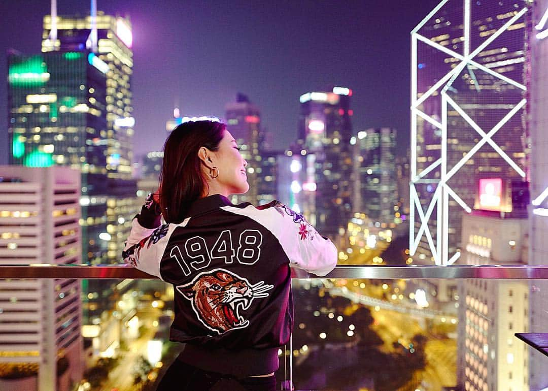 MIKAさんのインスタグラム写真 - (MIKAInstagram)「#Goodnight 💜🔮🌙 . . . #hongkong #nightview #sevva #mikatinchina #mikachuootd #sweetdreams #おやすみ」1月22日 1時46分 - cjd_mika