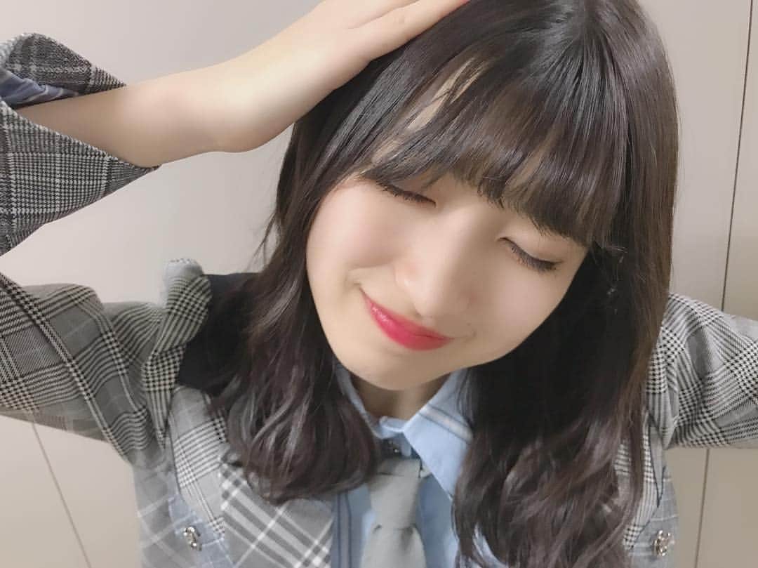 吉田華恋のインスタグラム：「４７の４を意識しました 🙃  3枚目半目 🌛  #47の素敵な街へ」