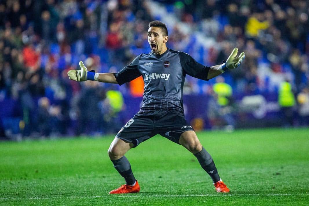 オイエル・オラサバル・パレデスのインスタグラム：「Victoria muy importante la de ayer para empezar la segunda vuelta, seguimos! #levantevalladolid #laliga #ciutatdevalencia #levanteud #uhlsport #pumafootball」