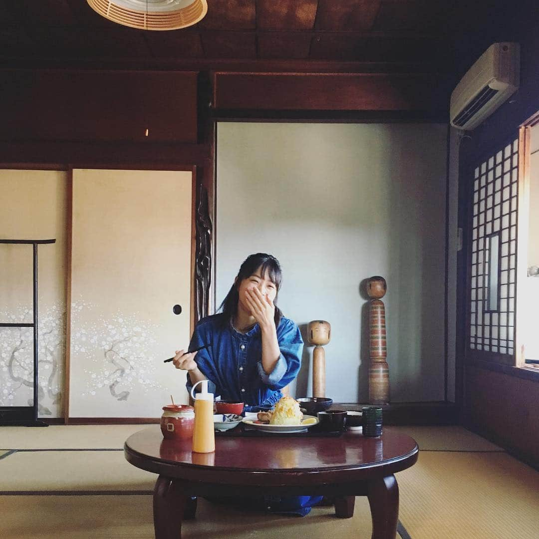 散歩の達人さんのインスタグラム写真 - (散歩の達人Instagram)「深川麻衣さんと定食さんぽ。 Visit an old house to eat. #hello #1月の遠足 #定食マニア #定食 #ボロ宿 #佐原 #深川麻衣 #日本ボロ宿紀行 #sawara #散歩の達人 @fukagawamai.official」1月21日 19時26分 - san_tatsu