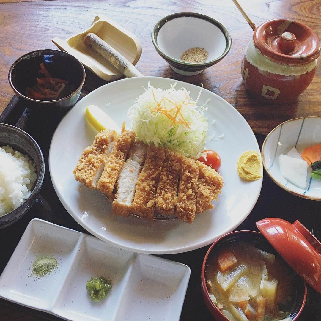 散歩の達人さんのインスタグラム写真 - (散歩の達人Instagram)「深川麻衣さんと定食さんぽ。 Visit an old house to eat. #hello #1月の遠足 #定食マニア #定食 #ボロ宿 #佐原 #深川麻衣 #日本ボロ宿紀行 #sawara #散歩の達人 @fukagawamai.official」1月21日 19時26分 - san_tatsu