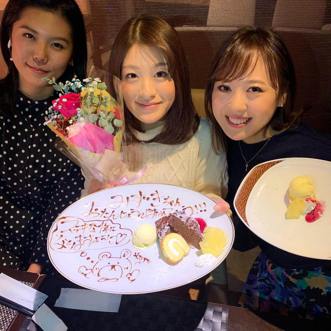 小宮山瑞季さんのインスタグラム写真 - (小宮山瑞季Instagram)「先日2014ミス・ユニバース長野の #塚田理沙 さんと 2016ミスワインの #田中美央 さんとごはんに行ってきました☺︎♡*° ・ 取材や司会のときにお会いしていたんですが、ご飯に行くのは初めて！ 久しぶりにまた会えて嬉しかったです♬︎♡ ・ スラッとしてて、女子力高い2人に圧倒されながらも、いろいろなことが話せて楽しかったです！！！ サプライズもありがとうございます！！！ ・ #ミスユニバース #長野 #ミスワイン #missuniverse #misswine #きれい #女子力 #女子力あげたい #友達 #増えて嬉しい #スイーツ #ワイン #花 #女子会 #女子会ディナー #再会 #長野ごはん #サプライズ #surprise #長野放送 #小宮山瑞季」1月21日 20時07分 - komiyama_mizuki