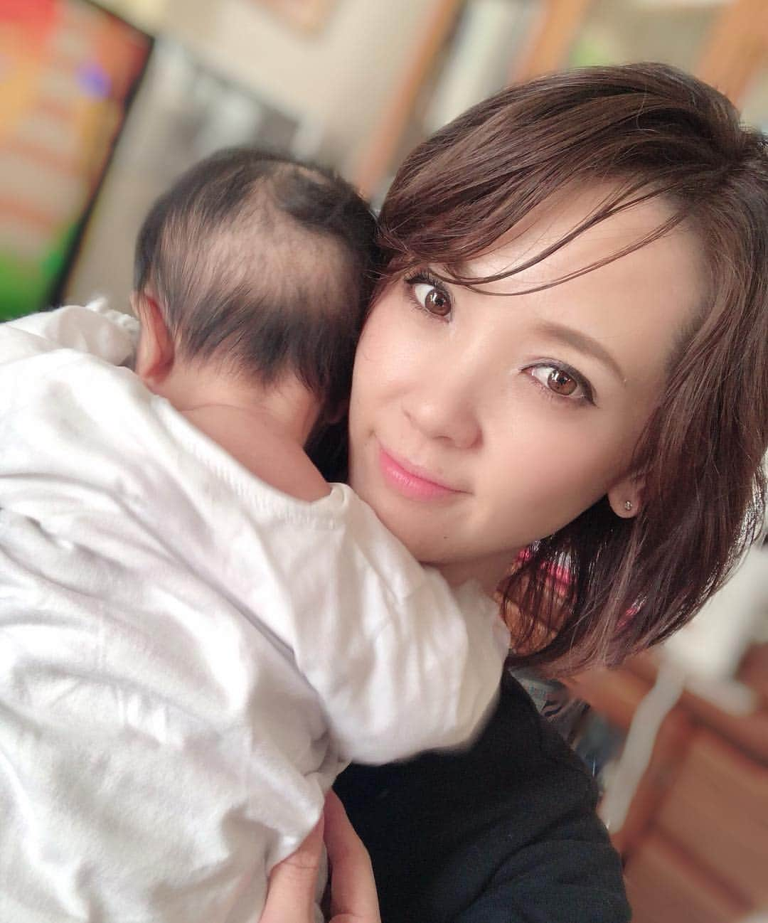 壱城あずささんのインスタグラム写真 - (壱城あずさInstagram)「姪っ子とデート❤️﻿ 可愛すぎて私は顔がふにゃふにゃ🤣﻿ 最近産まれた姪っ子にもメロメロ😍﻿ ﻿ #姪っ子﻿ #弟の子供﻿ #2ヶ月赤ちゃん﻿ #壱城あずさ﻿ #しーらん」1月21日 20時39分 - shiiran1012