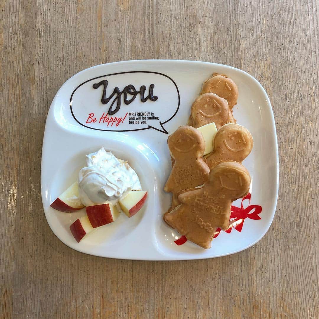 宮崎葉さんのインスタグラム写真 - (宮崎葉Instagram)「これかわいかった。 名前かいてくれるねん🥺 しかもおいしかった🥺 りんごキャラメルのパンケーキです。 #mrfriendlycafe #たまにはこーゆうのたべたい」1月21日 21時08分 - you_miyazaki
