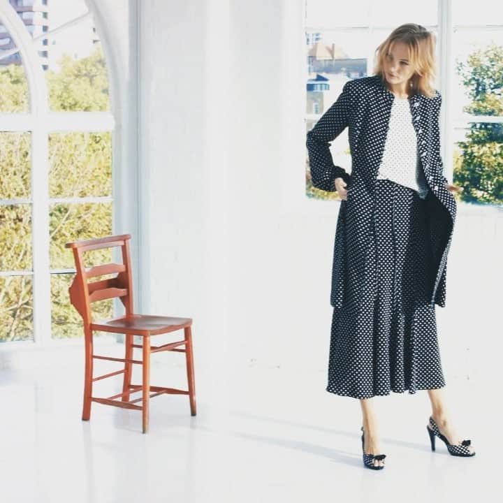 のインスタグラム：「The Calypso by Caroline Charles is our must-have print for Spring Summer 2019! 🌿☀️Beautiful lightweight fabric and a pretty polka dot print. Shop this in black or white on our website or visit us in-stores!  #calypso #ss19 #london #fashion #londonfashion #polkadot #polka #ladieswear #ladiesfashion #womenswear #womensfashion #british #britishbrand #designer #fashiondesigner #newcollection #newin #shoponline #onlineshopping #britishfashion #britishdesigner」
