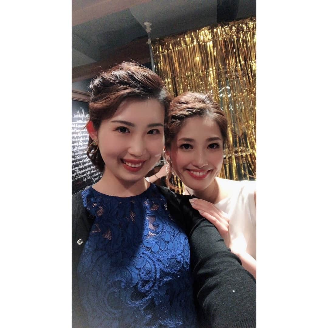 彩花まりさんのインスタグラム写真 - (彩花まりInstagram)「. #思い出し結婚式 得意の思い出しシリーズです。 もう少しだけお付き合いくださいね。 . 昨日の投稿には沢山のお祝いのお言葉を 本当にありがとうございました。 いつも応援してくださる皆様が 公私ともに背中を押してくださるので 安心して全力で前へ進んでいけます。 ほんっっとうに嬉しかったです。 . そして 先日は同期生をはじめ上級生のお姉さま、 そして下級生のみんなも駆けつけてくれました☺️ 宝塚のつながりを改めて感じて本当に本当に幸せでした✨ . お色直し退場のエスコートは同期のきゅるちゃんに。 音楽学校から12年。誰よりも私のことを知ってくれている彼女。 絶対にサプライズ指名できゅるにしようって、 婚約した時から実は思ってました。笑 . 笑顔あり涙ありの１日で一生の思い出になりました☺️ 声を大にしてありがとうございます♡を伝えたい。 本当にありがとうございました！！ . . #宝塚 #みんな大好き #本当にありがとう #明日からも全力で頑張ります #大海亜呼 さん #愛希れいか #朝央れん #真みや涼子 #星乃あんり #妃桜ほのり #優ひかる #こと華千乃 #美蘭レンナ #花乃まりあ #茜小夏 #蒼井美樹 #五條まりな #夢月せら #潤奈すばる #彩花まり」1月21日 22時38分 - _mari_ayaka