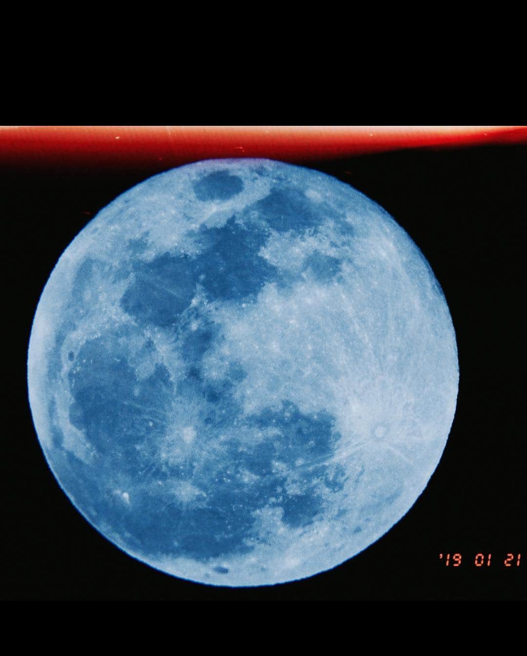益若つばささんのインスタグラム写真 - (益若つばさInstagram)「スーパームーン🌝﻿ ﻿ ﻿ 今日は月が綺麗だよと教えてもらって部屋から写真撮ったよ🌝✨ ﻿ ﻿ ﻿ ﻿ 今夜も月が綺麗ですね。﻿ ﻿ ﻿ #Supermoon  #moon #月 #nikon ﻿ #japan #tokyo」1月22日 1時12分 - tsubasamasuwaka1013