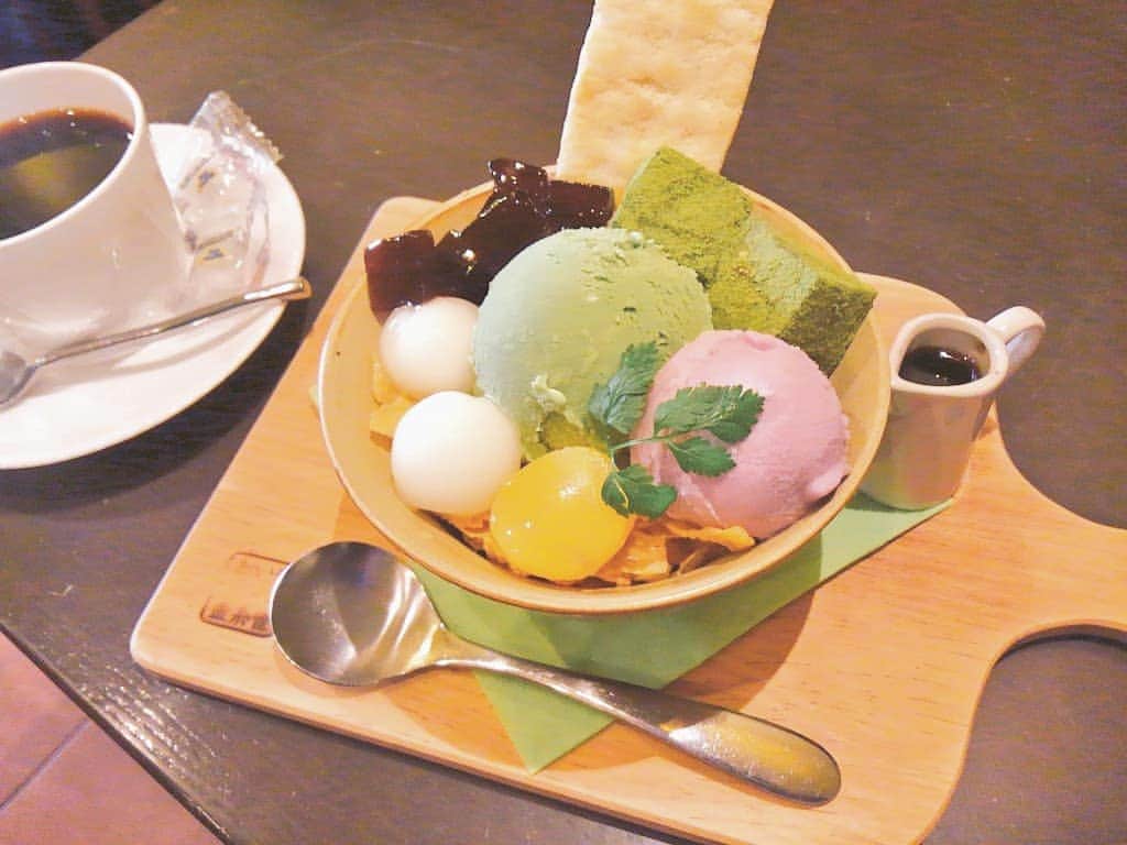 おいもカフェ金糸雀のインスタグラム：「. 鎌倉で味わう抹茶尽くしの『おいも鎌倉抹茶パフェ』。 抹茶アイスや抹茶わらび餅、抹茶ゼリーなどを、紫芋アイスと一緒に楽しめる和風なパフェです♪ . #おいもカフェ金糸雀 #おいもカフェ #鎌倉 #小町通り#湘南 #神奈川#カフェ #鎌倉カフェ #湘南カフェ #神奈川カフェ #鎌倉スイーツ #鎌倉グルメ #鎌倉デート #鎌倉散歩 #鎌倉旅行 #パフェ #スイーツ #アイス #抹茶 #抹茶パフェ #抹茶スイーツ #抹茶アイス #かわいい #カフェ巡り #kamakura #shonan #cafe #kawaii #japan #가마쿠라 . 《おいもカフェ金糸雀》 営業時間：10:00-18:00(L.O.17:30) 定休日：水曜日 248-0006 神奈川県鎌倉市小町2-10-10 小町TIビル1F TEL：0467-22-4908」