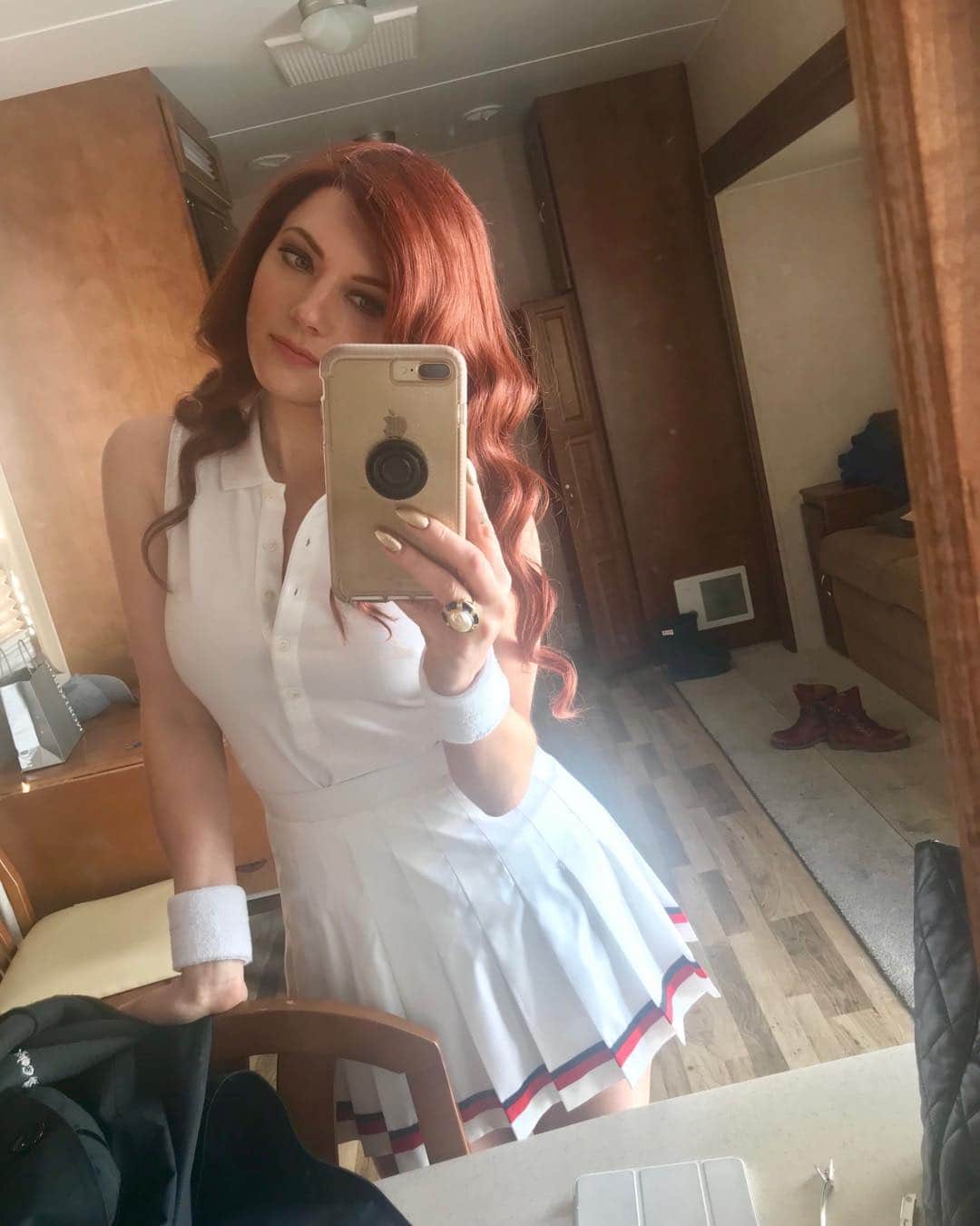 キャサリン・ウィニックのインスタグラム：「Meet Vivian.. #Polar #Netflix」