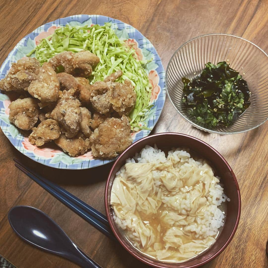 大石真翔のインスタグラム：「初めての唐揚げ！！うまーーー✨✨ #みいごはん #湯葉丼 #酢の物」