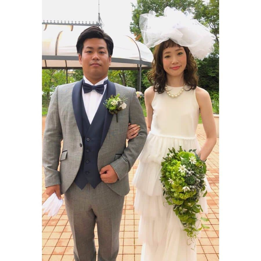 Villas des mariages TAKASAKIさんのインスタグラム写真 - (Villas des mariages TAKASAKIInstagram)「. \新郎新婦様ショット/ . 新婦様の個性光るコーディネートが とっても素敵ですね♡ . . #プリオホールディングス #ヴィラデマリアージュ #南フランス #結婚式 #結婚式場 #高崎 #wedding #夢 #感動 #絆 #感謝 #ウェデングドレス #タキシード #ミシュラン星レストラン #お呼ばれ #プレ花嫁 #卒花嫁  #式場探し #式場見学 #式場選び #式場迷子 #2019 #個性 #トータルコーディネート #ヘアアレンジ #ドライフラワー #カラードレス #ブーケ #cute #beauty」1月22日 20時22分 - villas_des_mariages_takasaki