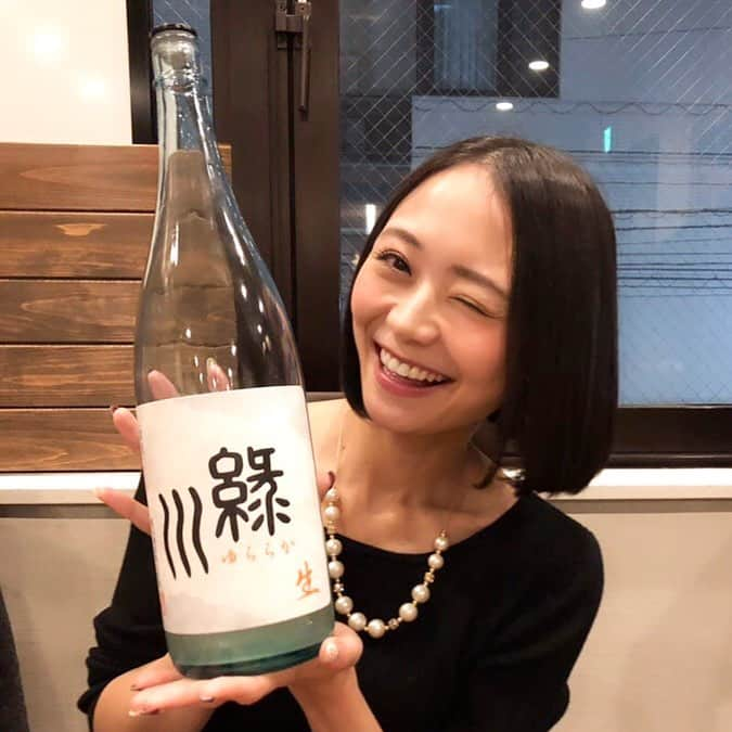 緑川静香さんのインスタグラム写真 - (緑川静香Instagram)「【日本酒録】  緑川酒造@新潟 『ゆららか 緑川 生』  純米酒の旨味がしっかりするにごり酒。  めまぐるしく過ぎる毎日、今日もなんの変哲も無い日かと思っていたら突然の学生時代の同級生との再会、寒いから鍋でも食べようよとちょっと濃いめの鍋をつつきながらゆららかに側にいてくださいお願いします。  #しーたん日本酒録 #日本酒録 #日本酒 #日本酒女子 #唎酒師 #新潟 #緑川酒造 #ゆららか #純米酒 #原酒 #にごり酒 #sake #sakestagram #japanesesake #sakemaster  #米の旨味はしっかりするけど #後味はスッキリ  #酸の効き方が絶妙 #度数17.5度とちょっと高め #ゆっくり飲んでね #緑川と静香を並べたいね #コラボしたい  #あぁ日本酒って素晴らしい」1月22日 20時32分 - midorikawa_shizuka