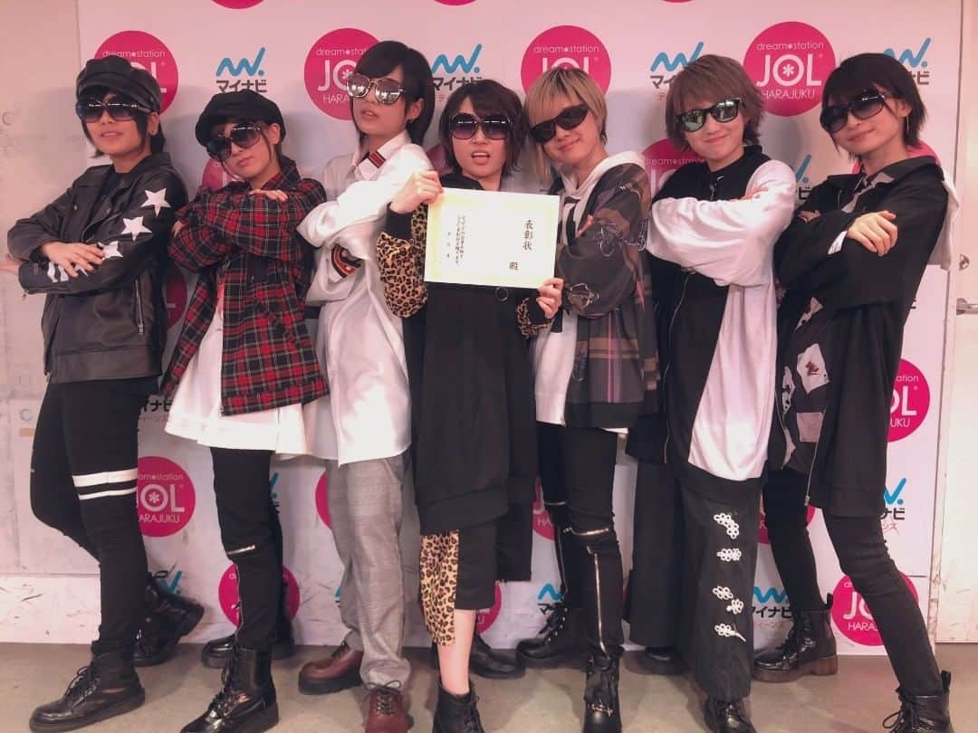 THE HOOPERSのインスタグラム：「『ザ・フーパーズ つばさ 卒業謝恩会をするん会?!』#JOL原宿 ありがとうございました🌹  サプライズでフーパーズ メンバー全員登場‼️ 笑いあり涙ありのつばさ師匠らしい卒業謝恩会になりました㊗️ 次回は1/25(金)神田明神ホールにてザ・フーパーズラストライブ🔥 最後までFANTASIAをご堪能下さい❤️」