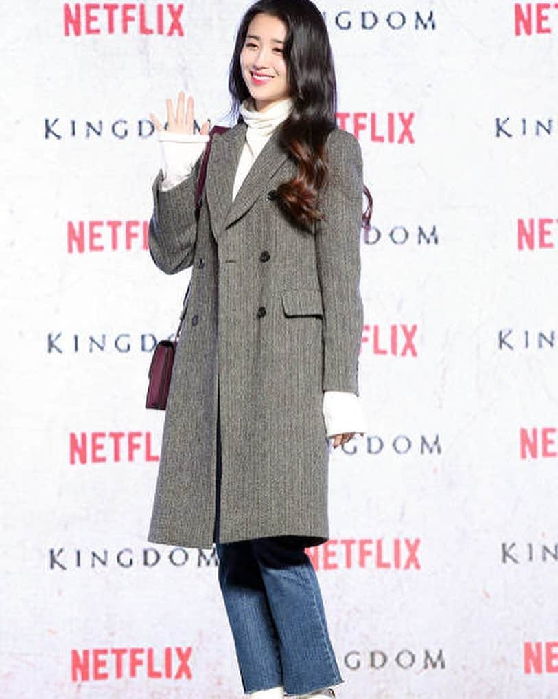 パク・ハソンさんのインスタグラム写真 - (パク・ハソンInstagram)「#킹덤 #netflix #kingdom #시사 #류승룡 선배님! 잘 보았습니다🙏🏻 넘 무서워요😱」1月22日 12時37分 - mintsungrace